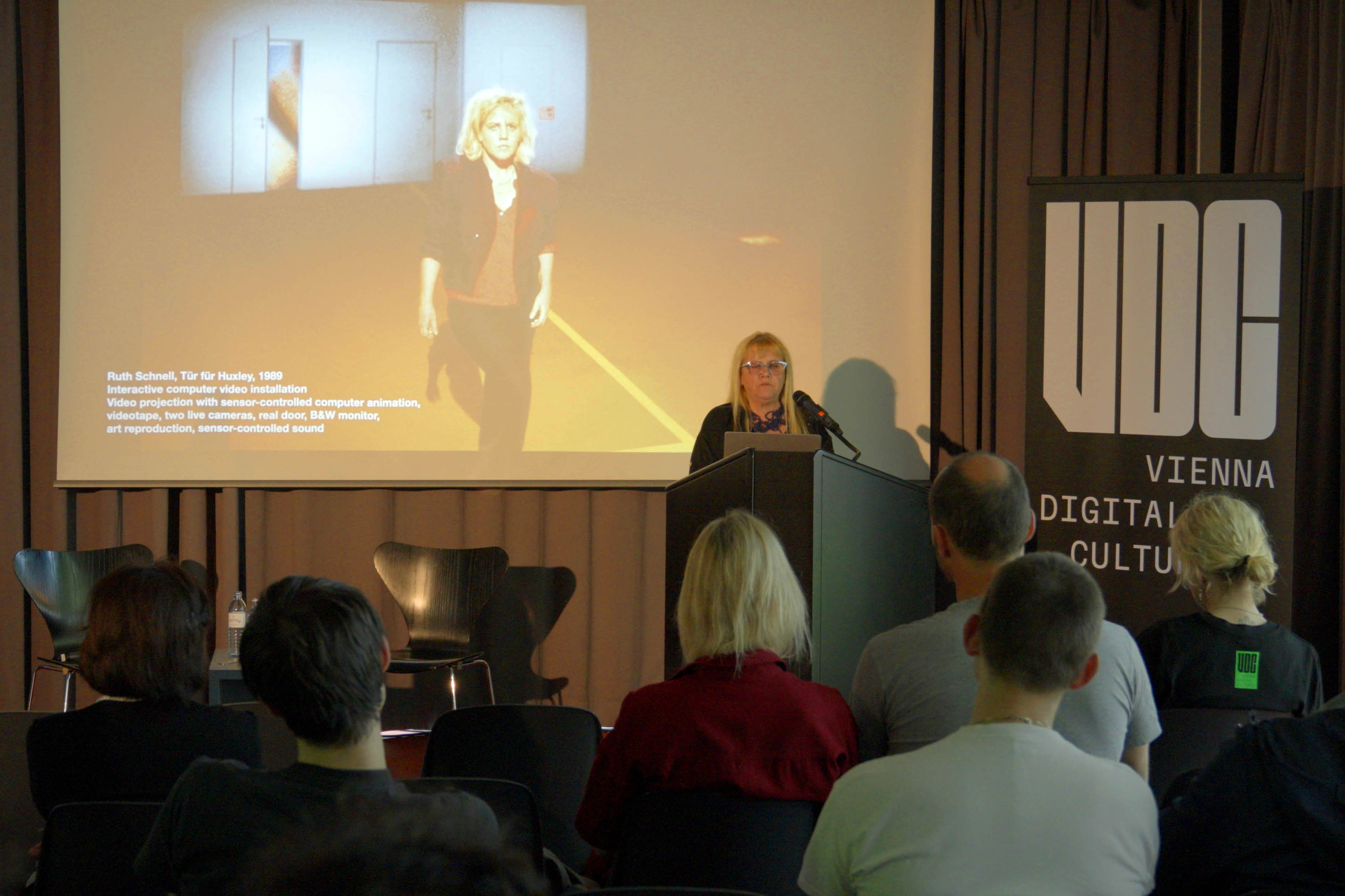 Künstlerinnengespräch mit Ruth Schnell